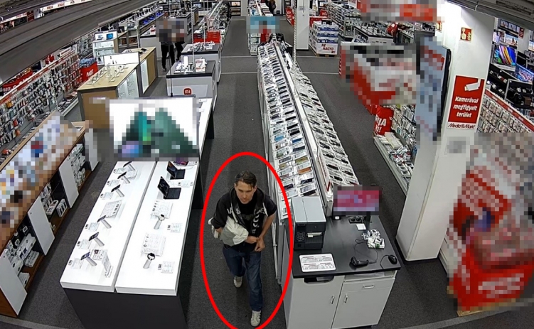 Telefont lopott egy fehérvári áruházból - keresi a rendőrség